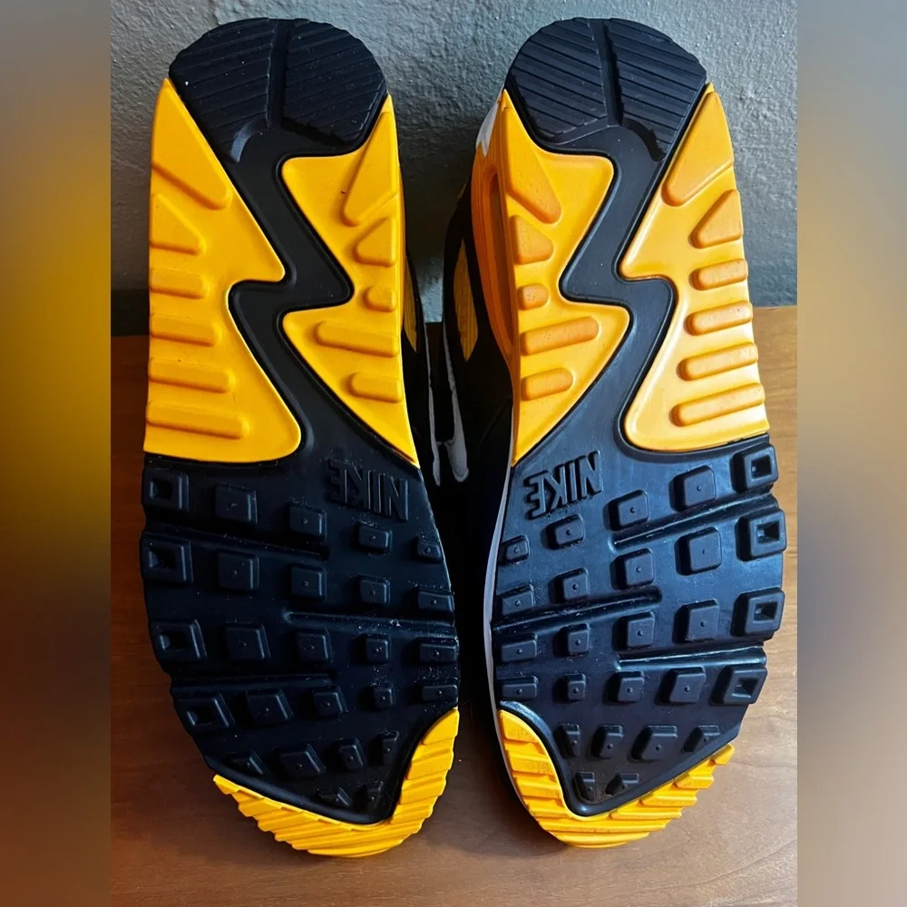 Nike AirMax 90 Black and Gold Athletic Shoes Men’s Size 9.5, Women's Size 8 - Picture 7 of 14
